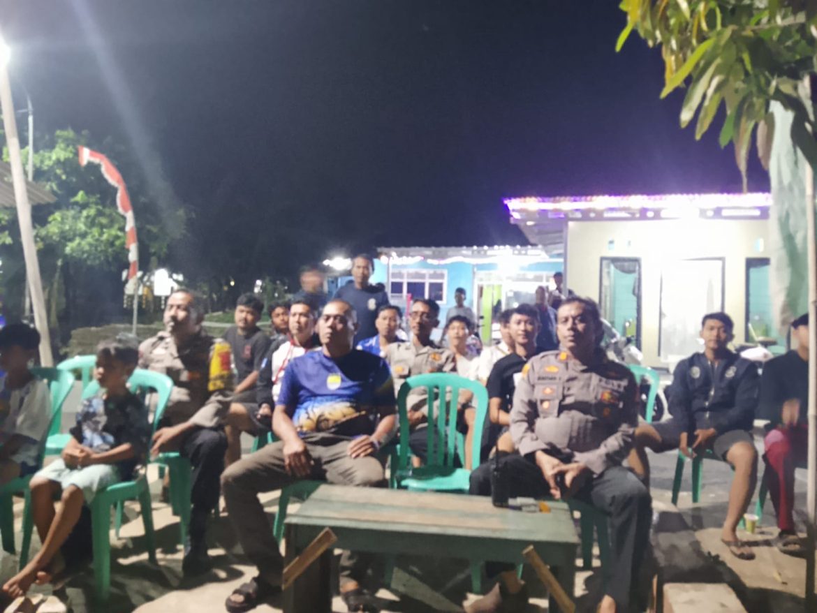 Pererat Silaturahmi dan Jaga Kamtibmas Kondusif, AKP Amdan Saleh, S.H. Gelar Nonton Bareng Persib Bersama Masyarakat