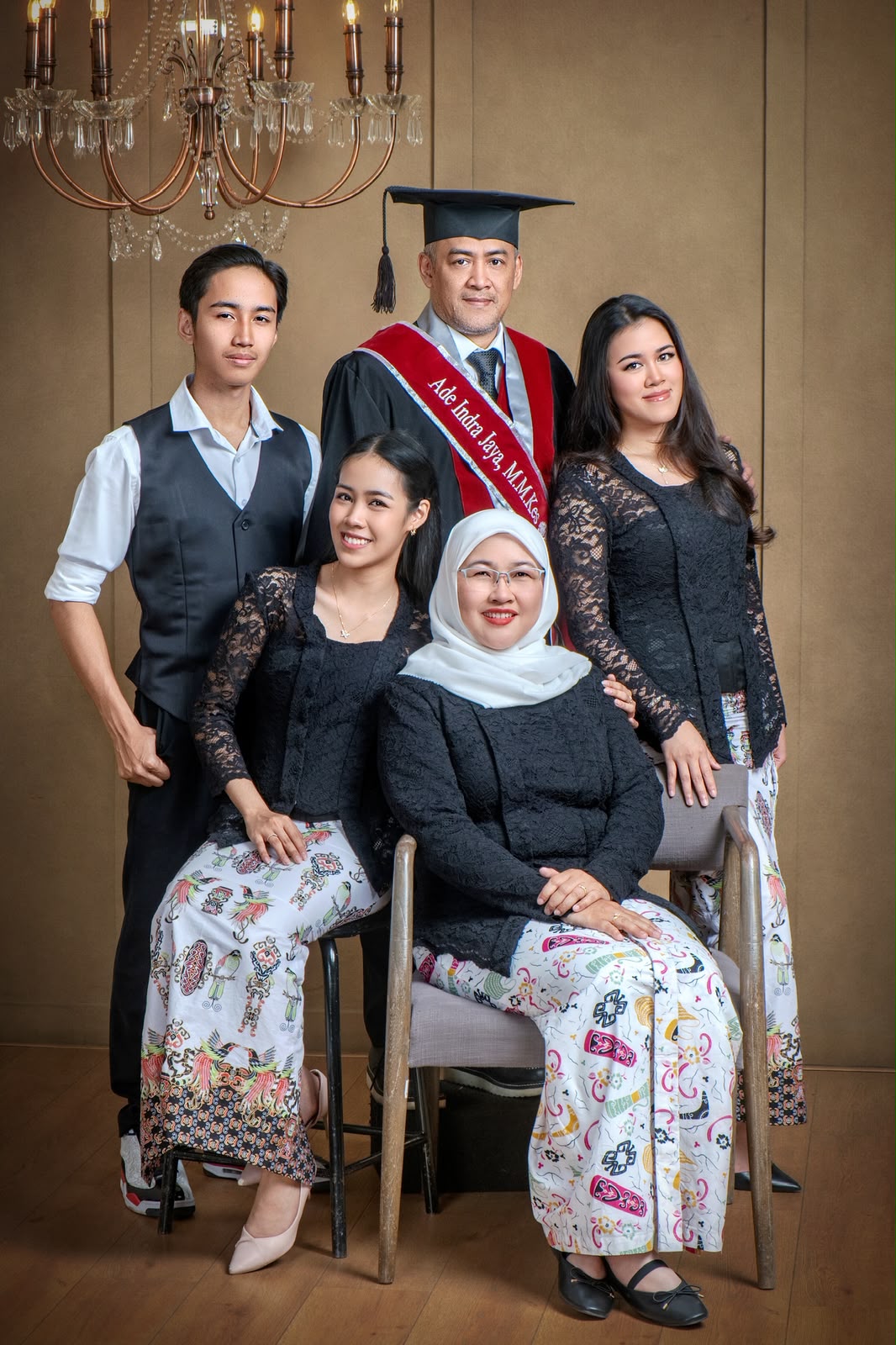 Syukur Dan Bangga Keluarga Tercurah Atas Suksesnya dr.Lananda Q Najendra dan Anastasya R Najendra,S.M