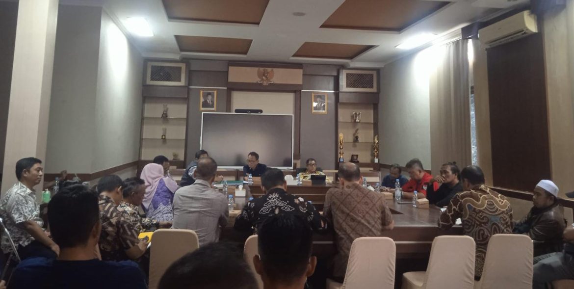 Ujian Supremasi Hukum di Kuningan: Pertemuan FPRD, PT Bumi Kuningan Hijau, dan LSM Frontal Redam Kegaduhan Publik?